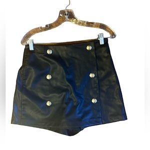 NWT Zara Size M Black Faux Leather Mini Skirt with short